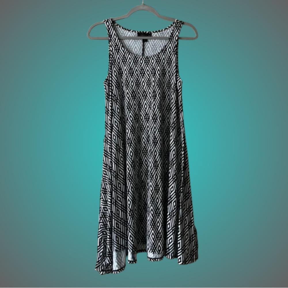 Attention black & white geo optical print asymmetrical hem dress size Small